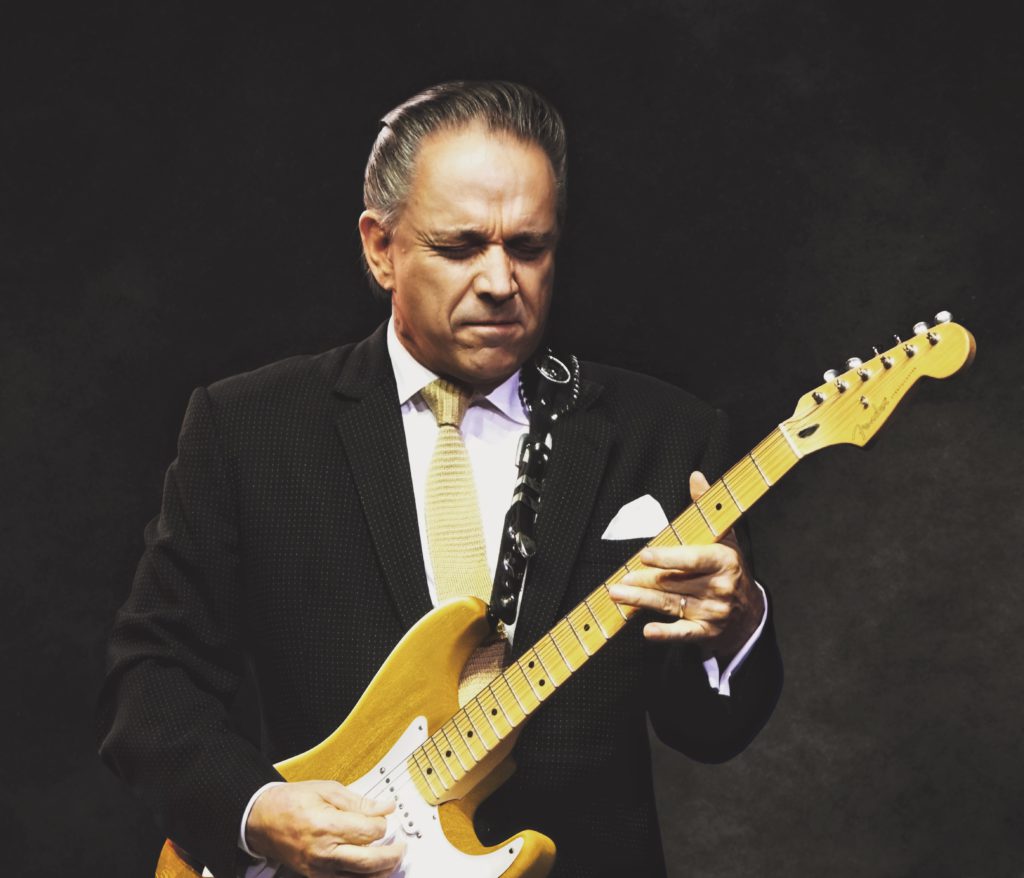 Image for display with article titled Jimmie Vaughan in Campbell