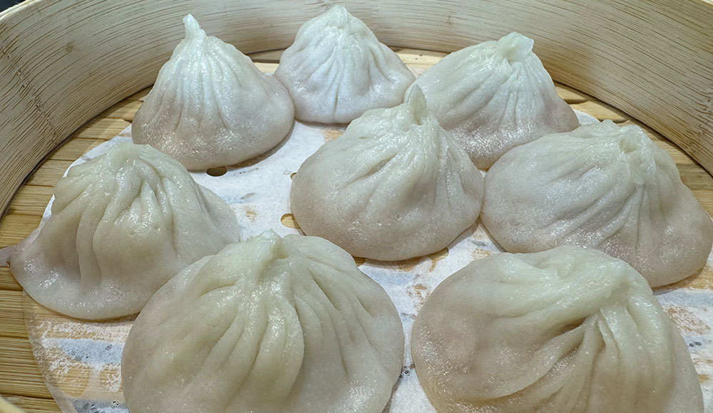 Serving container with eight soup dumplings