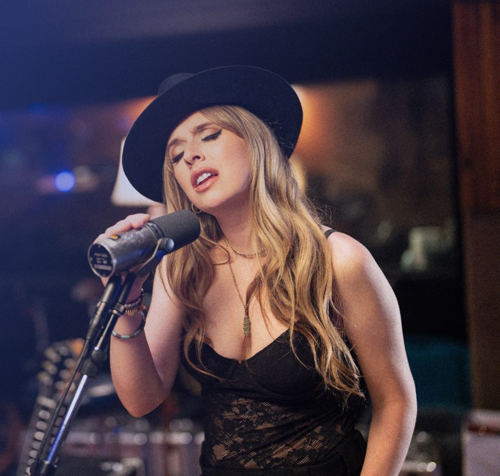 Image for display with article titled ZZ Ward in Menlo Park