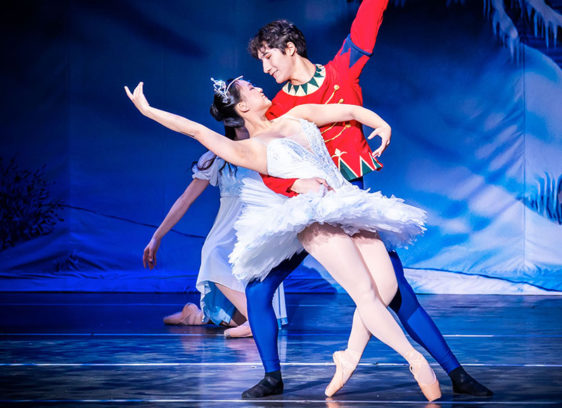 Male and female ballet dancers